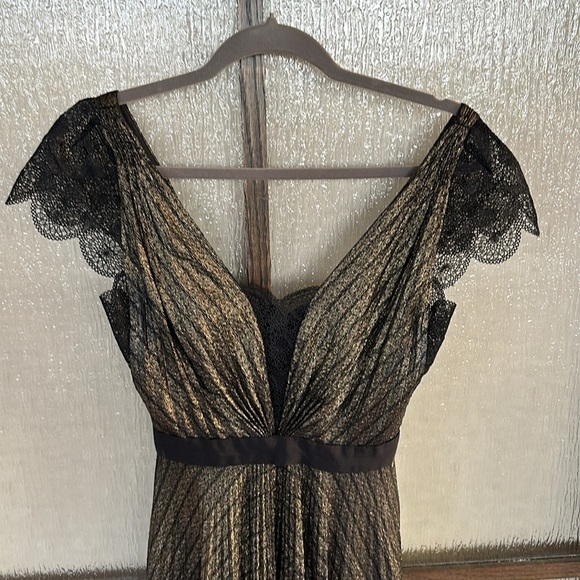 CATHERINE DEANE
Novia Dress size 0 - Picture 8 of 14